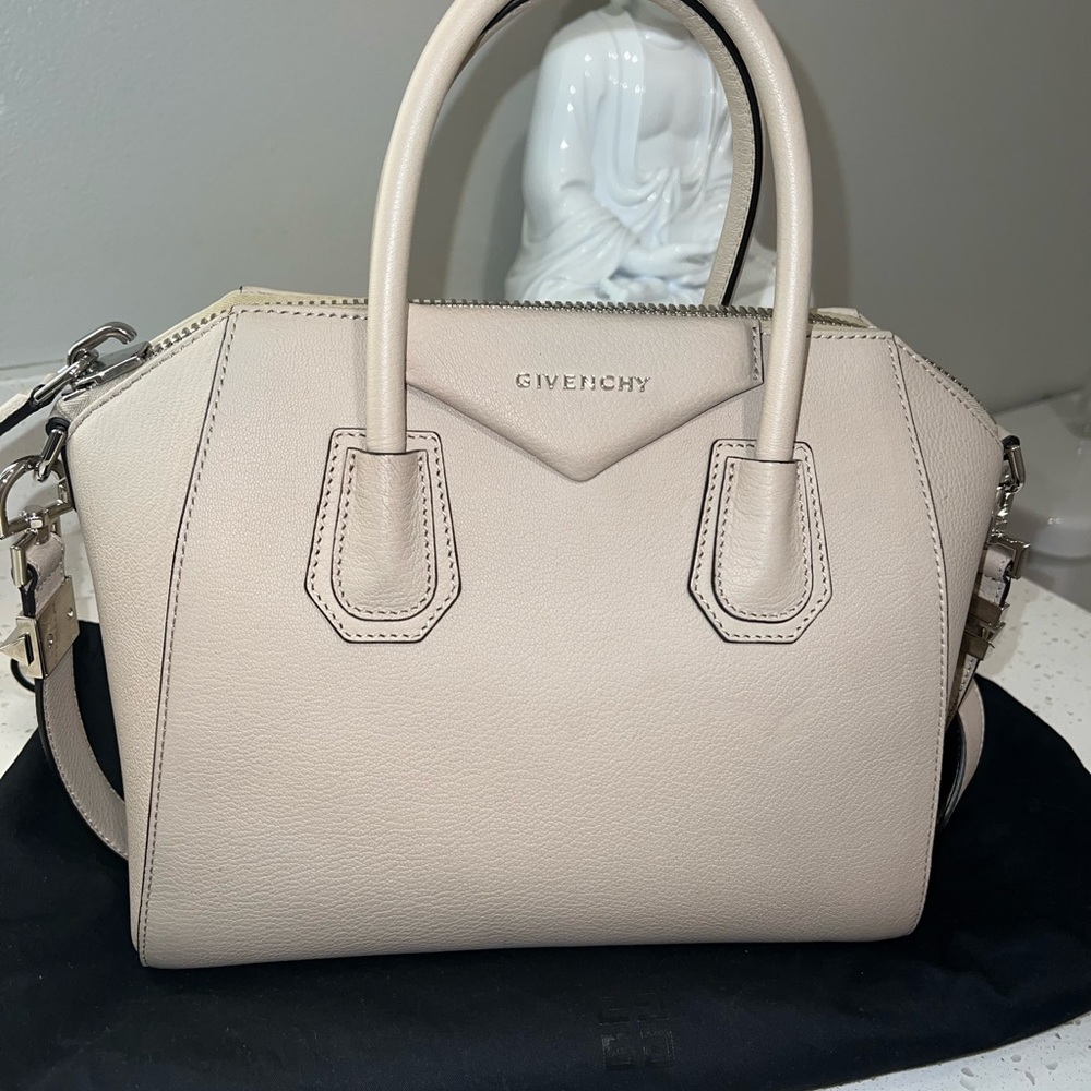 GIVENCHY ANTIGONA HANDBAG